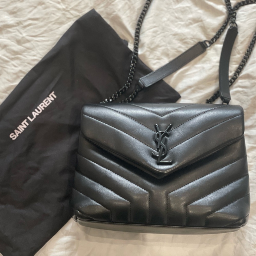 Yves Saint Laurent Sm Loulou Matelassé
Leather Shoulder Black Chain & Hardware
